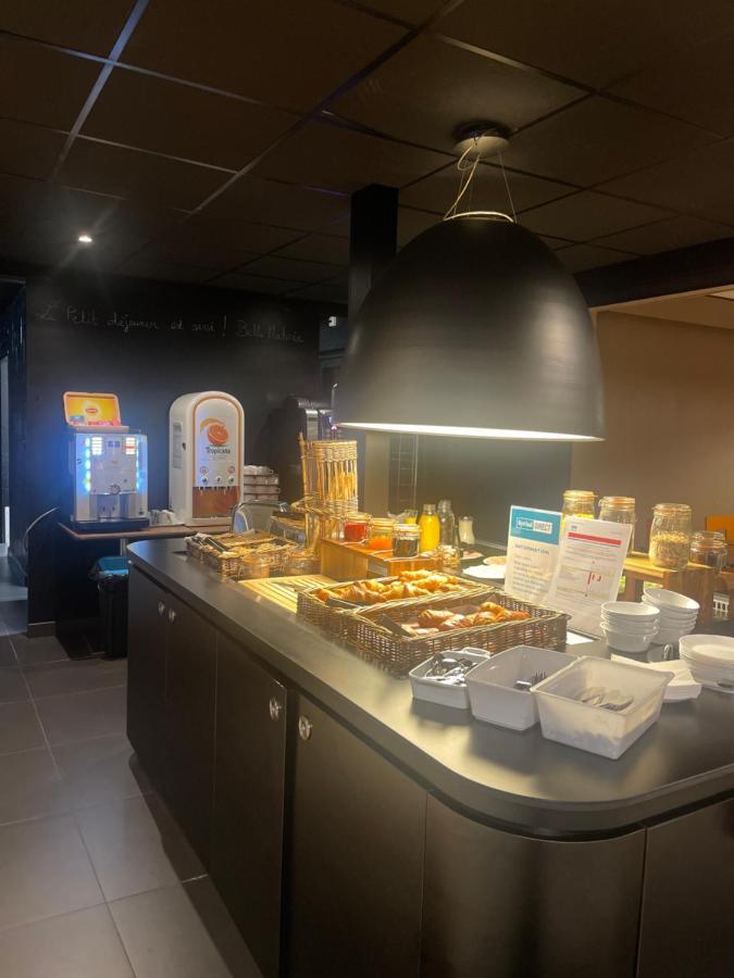 钟楼蒙佩里尔圣简维达酒店 圣让德韦达 外观 照片